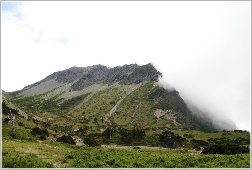 2012-07-11 15-32-43南湖山莊看南湖大山.JPG